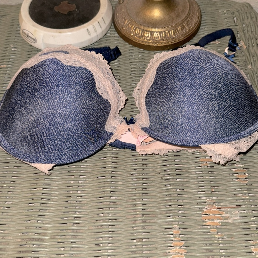 Victoria’s Secret bra new with tags 32D